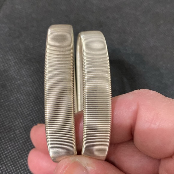 Set of 3 - Shirt Sleeve Holders - Stretchy Metal Armbands - Picture 4 of 6